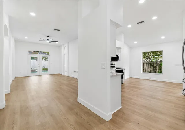 5th image of 3041 Beaver Pond Trl, Valrico, FL 33596 | MLS# TB8515423