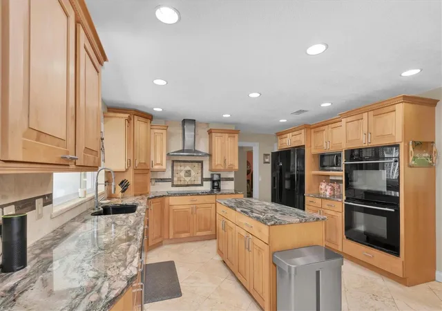 2nd image of 1350 Fairway Dr, Dunedin, FL 34698 | MLS# W7886380