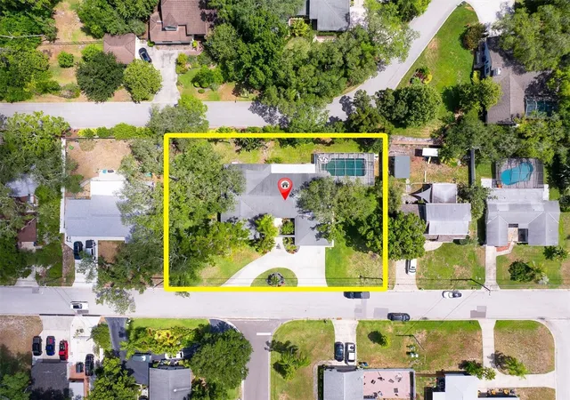 3rd image of 1350 Fairway Dr, Dunedin, FL 34698 | MLS# W7886380