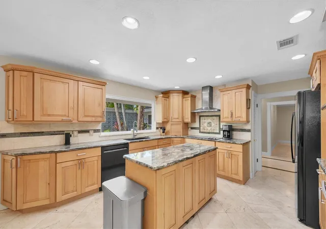 4th image of 1350 Fairway Dr, Dunedin, FL 34698 | MLS# W7886380