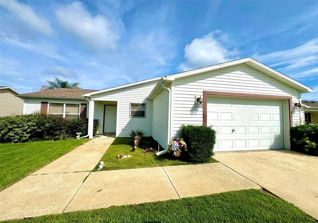 Photo 1 of Single family home for sale at 892 Nash Loop, The Villages, FL 32162 | MLS# OM725973 | Listing updated on 2026-10-08