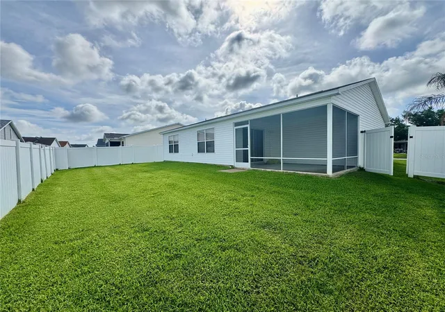 Photo 2 of Single family home for sale at 892 Nash Loop, The Villages, FL 32162 | MLS# OM725973 | Listing updated on 2026-10-08
