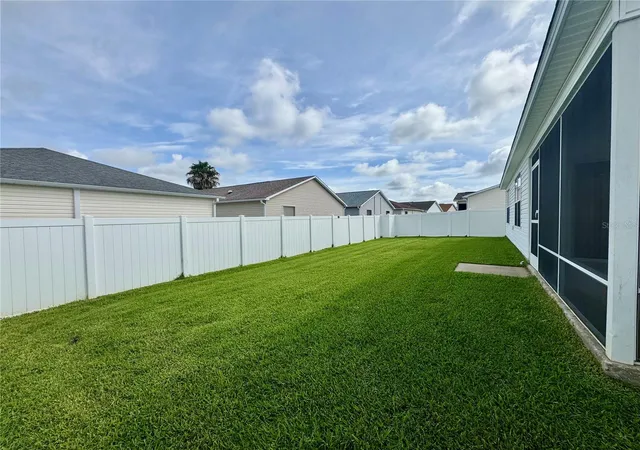 Photo 3 of Single family home for sale at 892 Nash Loop, The Villages, FL 32162 | MLS# OM725973 | Listing updated on 2026-10-08