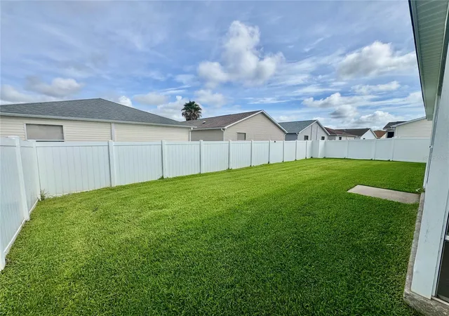 Photo 3 of Single family home for sale at 892 Nash Loop, The Villages, FL 32162 | MLS# OM725973 | Listing updated on 2026-10-08