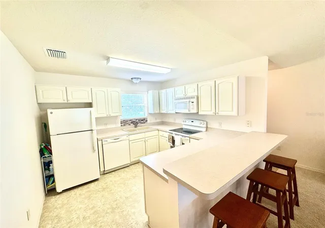 Photo 4 of Single family home for sale at 892 Nash Loop, The Villages, FL 32162 | MLS# OM725973 | Listing updated on 2026-10-08