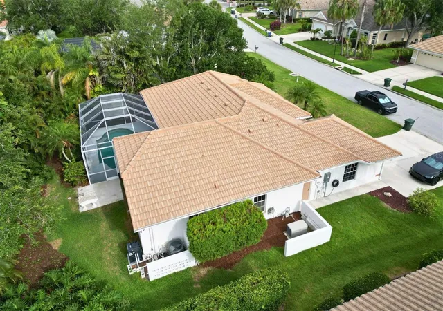Photo 4 of Single family home for sale at 4824 Hanging Moss Ln, Sarasota, FL 34238 | MLS# A4695897 | Listing updated on 2026-08-18