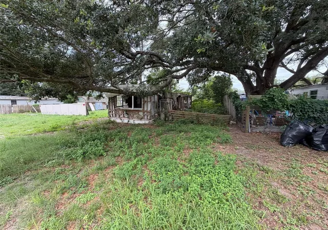 Photo 3 of Sale Pending at 39215 Orient Ave, Zephyrhills, FL 33542 | MLS# O6413583 | Listing updated on 2026-08-04