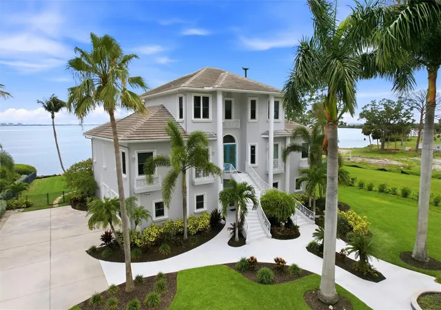 Photo 3 of Single family home for sale at 7524 Westmoreland Dr, Sarasota, FL 34243 | MLS# A4695898 | Listing updated on 2026-09-30
