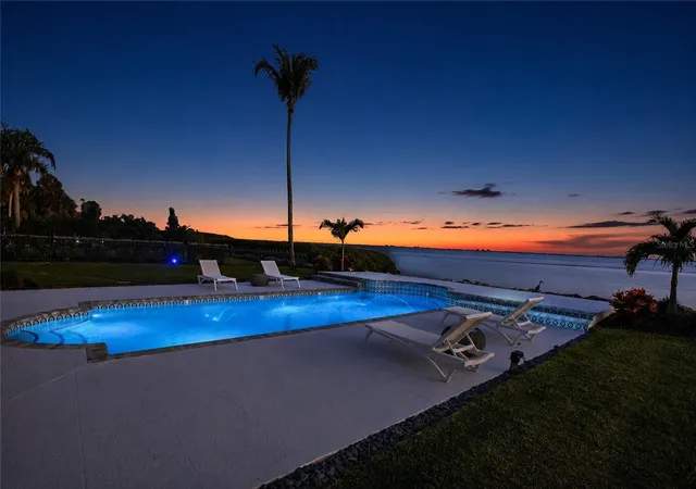 Photo 4 of Single family home for sale at 7524 Westmoreland Dr, Sarasota, FL 34243 | MLS# A4695898 | Listing updated on 2026-09-30