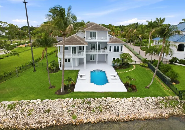 Photo 1 of Single family home for sale at 7524 Westmoreland Dr, Sarasota, FL 34243 | MLS# A4695898 | Listing updated on 2026-09-30