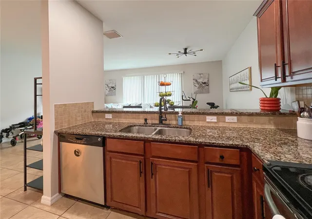 4th image of 772 Spring Flowers Trl, Brandon, FL 33511 | MLS# TB8515455