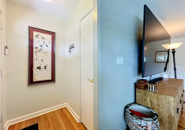 Photo 4 of Single family home for sale at 2806 Vine St, Orlando, FL 32806 | MLS# O6413605 | Listing updated on 2026-08-15