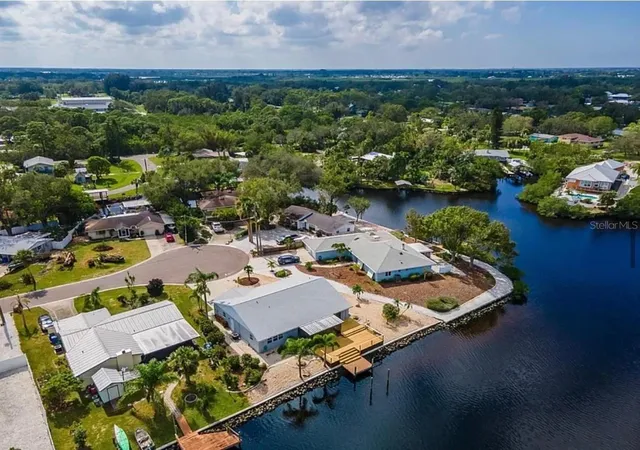 2nd image of 805 Leisey Cir, Ruskin, FL 33570 | MLS# O6413610