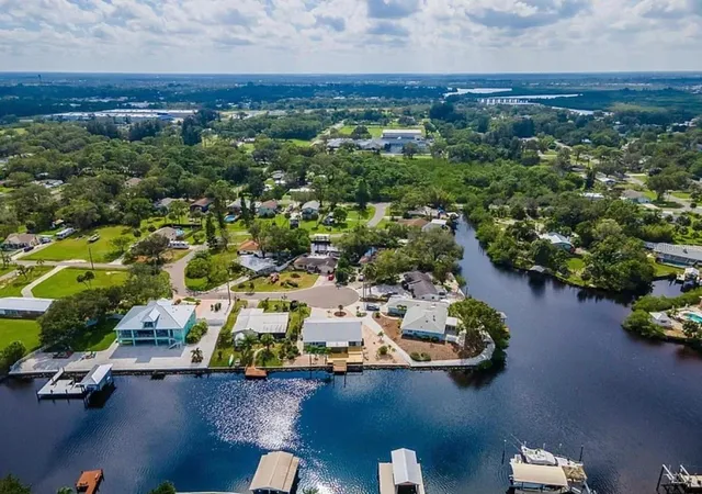 3rd image of 805 Leisey Cir, Ruskin, FL 33570 | MLS# O6413610