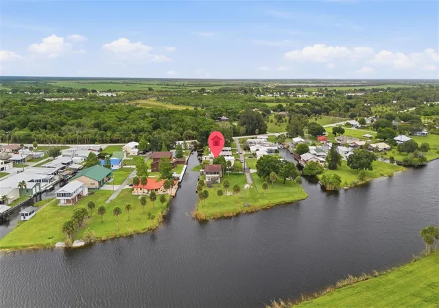 2nd image of 1056 Blue Heron Ln, Moore Haven, FL 33471 | MLS# A4695914