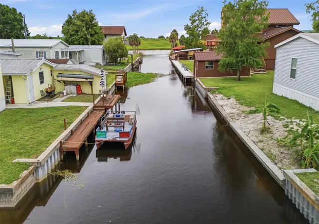 3rd image of 1056 Blue Heron Ln, Moore Haven, FL 33471 | MLS# A4695914