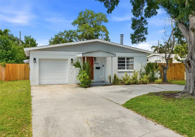 Photo 3 of Single family home for sale at 4027 Huntington St Ne, Saint Petersburg, FL 33703 | MLS# TB8515492 | Listing updated on 2026-07-27