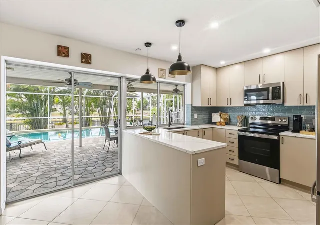 Photo 4 of Single family home for sale at 1004 Spindle Palm Way, Apollo Beach, FL 33572 | MLS# A4695923 | Listing updated on 2026-10-09