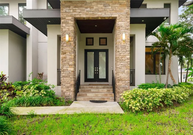 Photo 3 of Mansion for sale at 4905 W Spring Lake Dr, Tampa, FL 33629 | MLS# TB8515550 | Listing updated on 2026-06-12