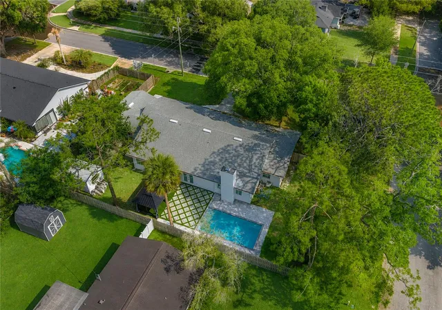 Photo 2 of Single family home for sale at 20 E Division St, Winter Garden, FL 34787 | MLS# O6413659 | Listing updated on 2026-07-23