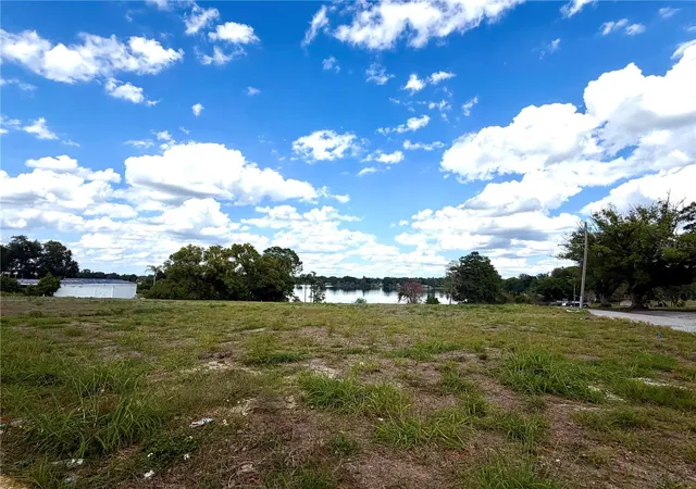 4th image of 204 Avenue D Ne, Winter Haven, FL 33881 | MLS# O6413665