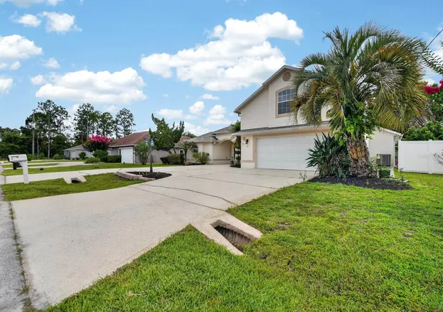 Photo 3 of Single family home for sale at 11 Zonal Geranium Ct, Palm Coast, FL 32164 | MLS# FC319036 | Listing updated on 2026-08-07