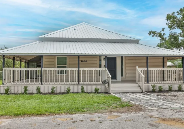 1st image of 3016 N Maryland Ave, Plant City, FL 33563 | MLS# TB8515610