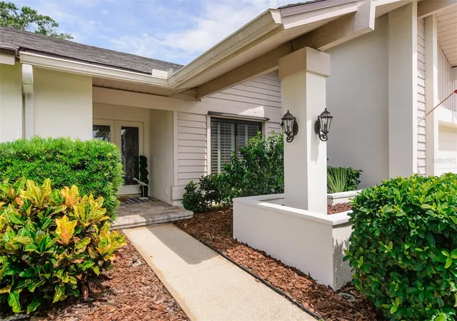 Photo 4 of Sale Pending at 3230 Sandy Ridge Dr, Clearwater, FL 33761 | MLS# TB8515624 | Listing updated on 2026-10-14