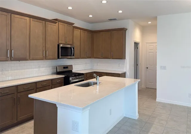 Photo 3 of Single family home for sale at 6863 Spanish Imperial St, Howey In The Hills, FL 34737 | MLS# O6413731 | Listing updated on 2026-10-04