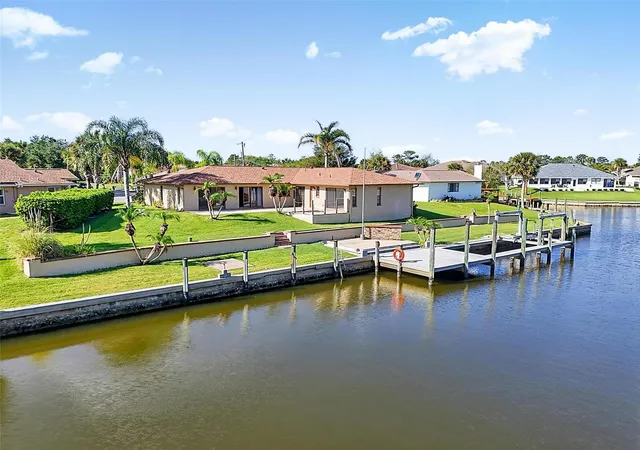 2nd image of 10 Crow Ct, Palm Coast, FL 32137 | MLS# FC319042