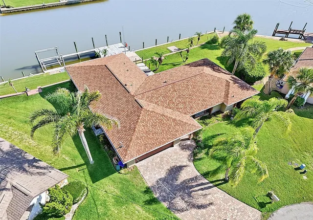 3rd image of 10 Crow Ct, Palm Coast, FL 32137 | MLS# FC319042