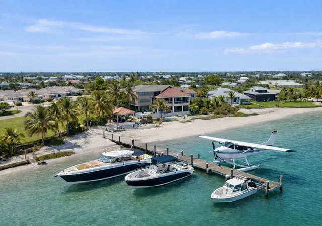 1st image of 211 Kingfisher Dr, Captiva, FL 33924 | MLS# A4695987