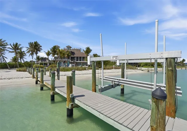 Photo 3 of Single family home for sale at 211 Kingfisher Dr, Captiva, FL 33924 | MLS# A4695987 | Listing updated on 2026-09-26