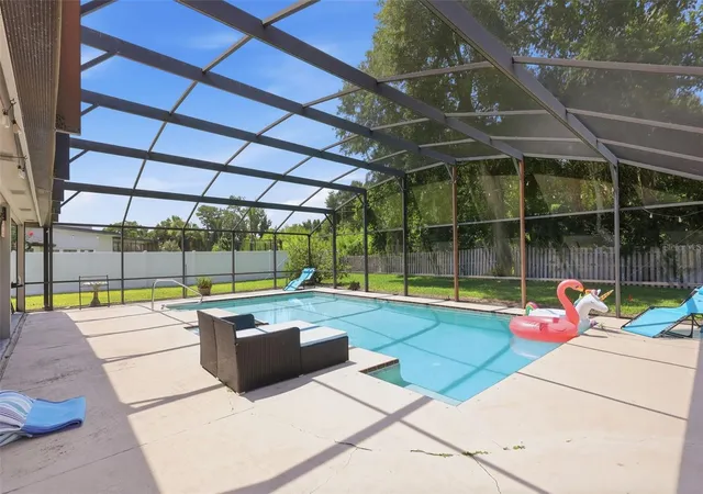 Photo 4 of Single family home for sale at 1055 Chesterfield Cir, Winter Springs, FL 32708 | MLS# O6413841 | Listing updated on 2026-10-08