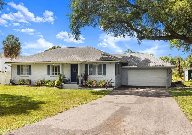 3rd image of 920 Alicia Ave, Tampa, FL 33604 | MLS# TB8515733
