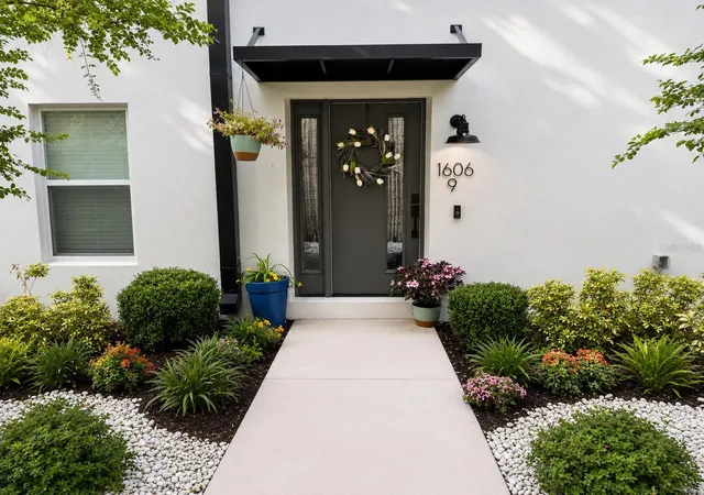Photo 3 of Townhouse for sale at 1606 Park Lake St #9, Orlando, FL 32803 | MLS# O6413850 | Listing updated on 2026-09-03