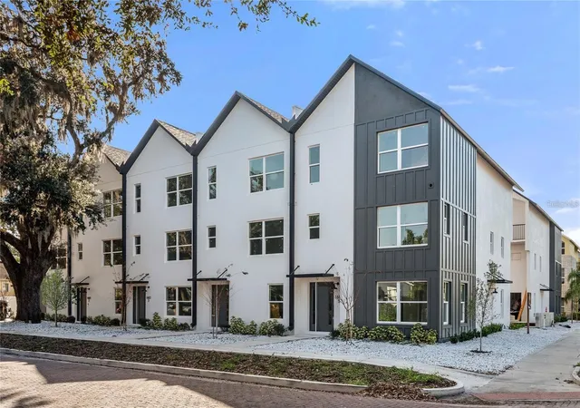 Photo 2 of Townhouse for sale at 1606 Park Lake St #9, Orlando, FL 32803 | MLS# O6413850 | Listing updated on 2026-09-03