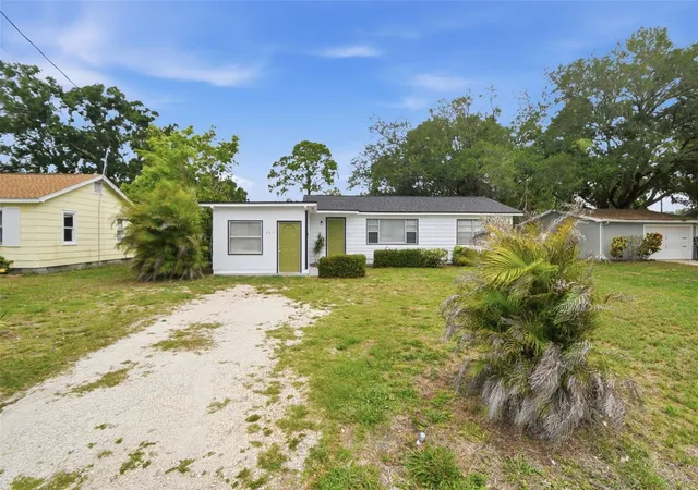 Photo 1 of Single family home for sale at 2817 Hawthorne St, Sarasota, FL 34239 | MLS# O6413863 | Listing updated on 2026-08-12