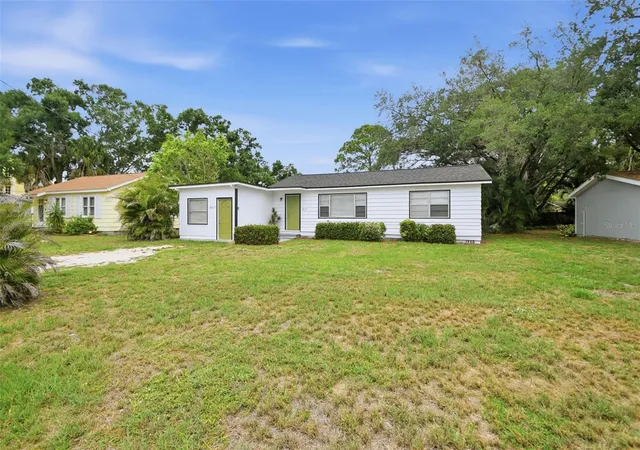 Photo 3 of Single family home for sale at 2817 Hawthorne St, Sarasota, FL 34239 | MLS# O6413863 | Listing updated on 2026-08-12