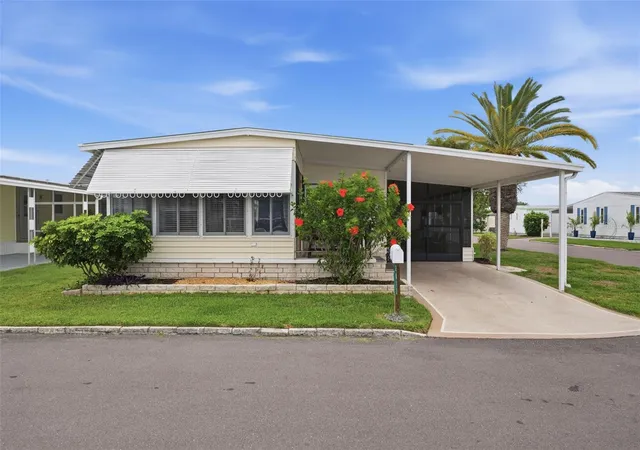 Homes for sale in Holiday, FL | 2012 Hilo Dr, Holiday, FL 34691 | MLS# W7886411