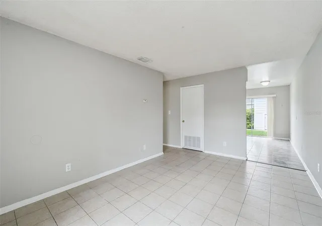 Photo 3 of Townhouse for sale at 2 Lake Villa Way, Kissimmee, FL 34743 | MLS# O6413875 | Listing updated on 2026-09-19