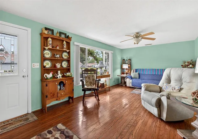 4th image of 201 Poinciana Ave, Port Orange, FL 32127 | MLS# V4949472