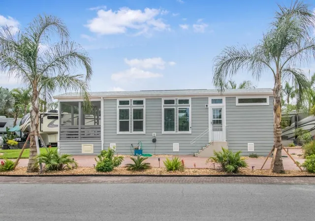 Photo 2 of Manufactured home for sale at 6820 Amanda Vista Cir, Land O Lakes, FL 34637 | MLS# TB8515783 | Listing updated on 2026-08-11