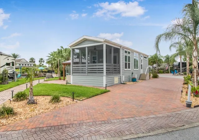 Photo 3 of Manufactured home for sale at 6820 Amanda Vista Cir, Land O Lakes, FL 34637 | MLS# TB8515783 | Listing updated on 2026-08-11