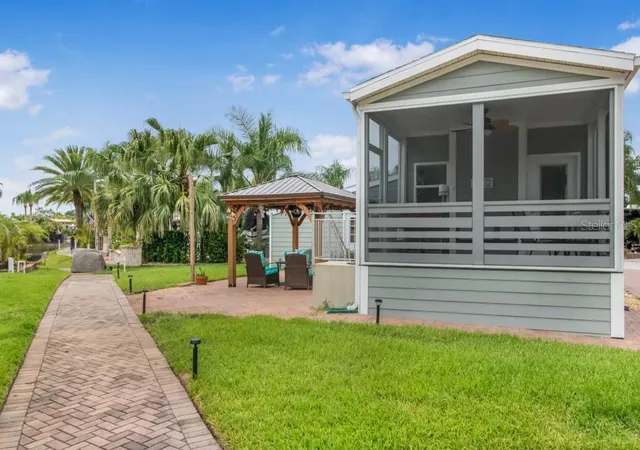 Photo 3 of Manufactured home for sale at 6820 Amanda Vista Cir, Land O Lakes, FL 34637 | MLS# TB8515783 | Listing updated on 2026-08-11