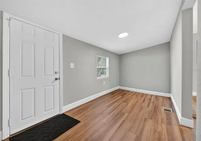 3rd image of 305 S Sharp St, Lake Wales, FL 33853 | MLS# S5151291