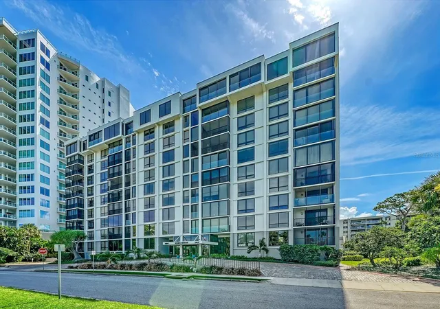2nd image of 707 S Gulfstream Ave, Sarasota, FL 34236
