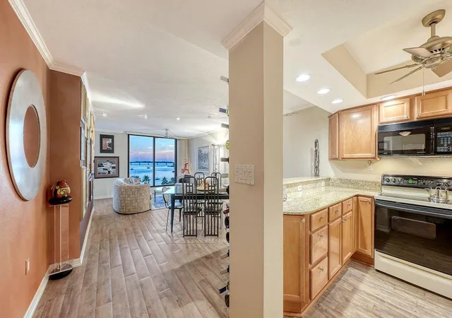 5th image of 707 S Gulfstream Ave, Sarasota, FL 34236