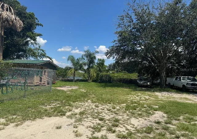 3rd image of 812 Us Hwy 17 92 S, Davenport, FL 33837 | MLS# O6413911