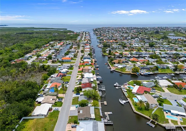3rd image of 4865 Shell Stream Blvd, New Port Richey, FL 34652 | MLS# W7886417